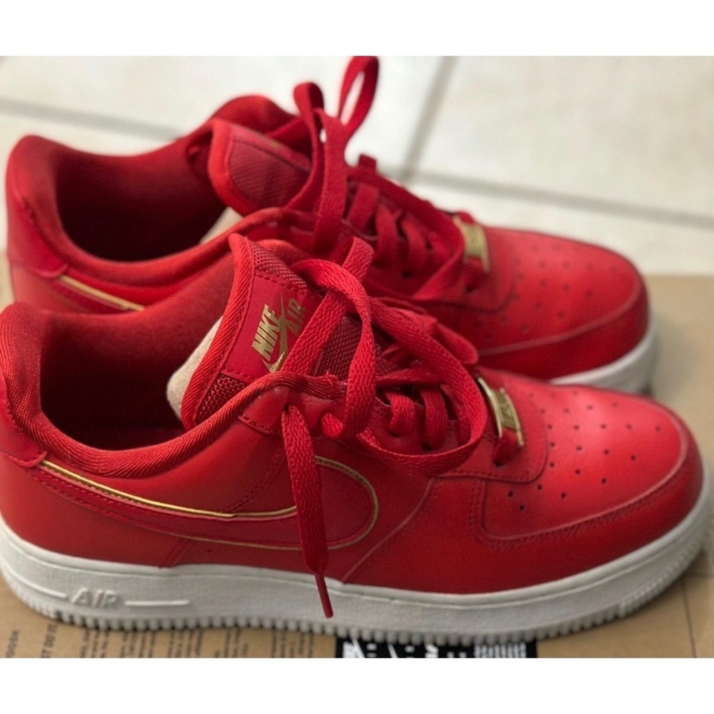 Nike Air Force 1 Low Icon Clash Womens 7.5 Red Gold Swoosh AO2132-602 2019 - Picture 5 of 6